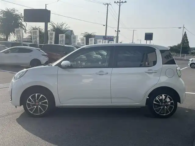 トヨタ パッソ モーダ　Gパッケージ 愛媛県 2020(令2)年 1.6万km パールホワイトⅢ 純正ナビ（Bluetooth/SD/CD/DVD/フルセグTV)/バックカメラ/ビルドインETC/前方ドライブレコーダー/社外15インチアルミホイール/純正フロアマット/純正ドアバイザー/LEDヘッドライト/フォグランプ/オートマチックハイビーム/パーキングセンサー/ABS/横滑り防止装置/衝突被害軽減ブレーキ/電動格納ミラー/プッシュスタート/スマートキー