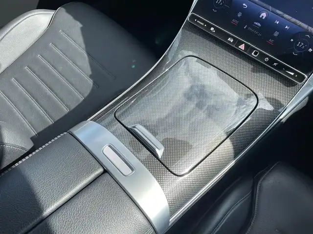 メルセデス・ベンツ Ｍ・ベンツ Ｃ２２０ｄ アバンギャルド　AMGライン 東京都 2022(令4)年 1.8万km 白 レザーエクスクルーシブパッケージ/パノラマサンルーフ/ベーシックパッケージ/純正ナビ/フルセグTV/360°カメラ/HUD/ACC/BSM/レーンキープ/パドルシフト/ETC2.0/純正オプションドライブレコーダー/シートヒーター