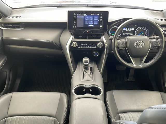 トヨタ ハリアー ハイブリッド G 沖縄県 2021(令3)年 5.8万km ブラック ワンオーナー　/純正ディスプレイオーディオ ナビ付/Ｂｌｕｅｔｏｏｔｈ接続/バックカメラ/ＥＴＣ/ドライブレコーダー/ステアリングスイッチ/トヨタセーフティセンス/・衝突被害軽減ブレーキ (プリクラッシュセーフティ)																									/・ハンドル操作サポート (レーントレーシングアシスト)																									/・追従ドライブ支援機能 (レーダークルーズコントロール)																									/・車線はみ出しアラート (レーンディパーチャーアラート)																									/・自動ハイビーム (オートマチックハイビーム)																									/パワーバックドア/ハーフレザーシート/パワーシート/ＢＳＭ/クリアランスソナー/LEDヘッドライト/オートライト/スマートキー/スペアキー/プッシュスタート/純正フロアマット/純正18インチアルミホイール/ドアバイザー/保証書/取扱説明書