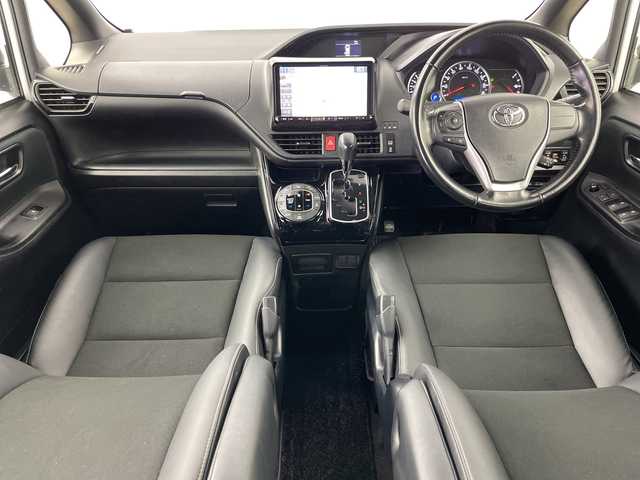 トヨタ ノア Si ダブルバイビー 道央・札幌 2017(平29)年 7.3万km ホワイトパールクリスタルシャイン ・ワンオーナー/・4WD/・寒冷地仕様/・ALPINEナビ&CD&DVD&BT&TV&SD/・両側パワースライドドア/・バックカメラ/・後席フリップダウンモニター/・トヨタセーフティセンス/・クルーズコントロール/・プリクラッシュセーフティ/・クリアランスソナー/・アイドリングストップ/・車線逸脱警報/・横滑り防止装置/・電動格納ミラー/・純正フロアマット/・ハーフレザーシート/・LEDヘッドライト/・オートライト/・オートマチックハイビーム/・スマートキー/・社外AW冬タイヤ積込