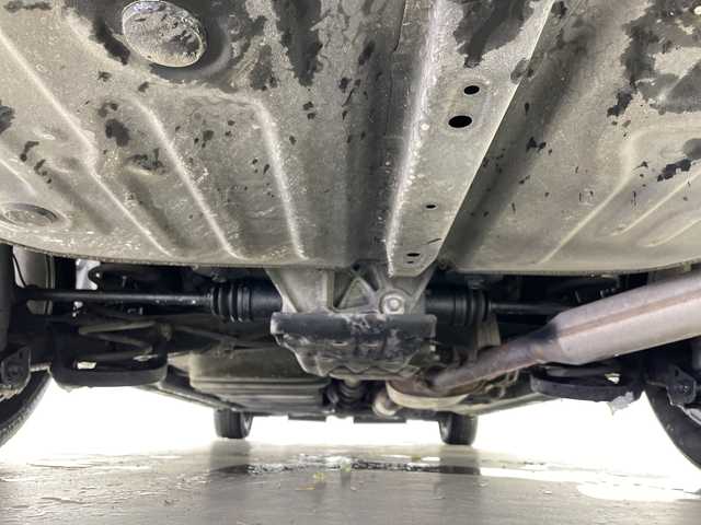 トヨタ ノア Si ダブルバイビー 道央・札幌 2017(平29)年 7.3万km ホワイトパールクリスタルシャイン ・ワンオーナー/・4WD/・寒冷地仕様/・ALPINEナビ&CD&DVD&BT&TV&SD/・両側パワースライドドア/・バックカメラ/・後席フリップダウンモニター/・トヨタセーフティセンス/・クルーズコントロール/・プリクラッシュセーフティ/・クリアランスソナー/・アイドリングストップ/・車線逸脱警報/・横滑り防止装置/・電動格納ミラー/・純正フロアマット/・ハーフレザーシート/・LEDヘッドライト/・オートライト/・オートマチックハイビーム/・スマートキー/・社外AW冬タイヤ積込