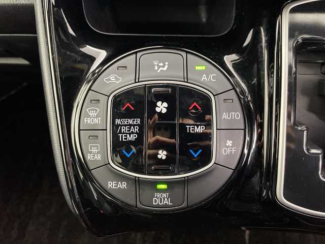 トヨタ ノア Si ダブルバイビー 道央・札幌 2017(平29)年 7.3万km ホワイトパールクリスタルシャイン ・ワンオーナー/・4WD/・寒冷地仕様/・ALPINEナビ&CD&DVD&BT&TV&SD/・両側パワースライドドア/・バックカメラ/・後席フリップダウンモニター/・トヨタセーフティセンス/・クルーズコントロール/・プリクラッシュセーフティ/・クリアランスソナー/・アイドリングストップ/・車線逸脱警報/・横滑り防止装置/・電動格納ミラー/・純正フロアマット/・ハーフレザーシート/・LEDヘッドライト/・オートライト/・オートマチックハイビーム/・スマートキー/・社外AW冬タイヤ積込