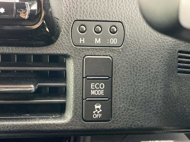 トヨタ ノア Si ダブルバイビー 道央・札幌 2017(平29)年 7.3万km ホワイトパールクリスタルシャイン ・ワンオーナー/・4WD/・寒冷地仕様/・ALPINEナビ&CD&DVD&BT&TV&SD/・両側パワースライドドア/・バックカメラ/・後席フリップダウンモニター/・トヨタセーフティセンス/・クルーズコントロール/・プリクラッシュセーフティ/・クリアランスソナー/・アイドリングストップ/・車線逸脱警報/・横滑り防止装置/・電動格納ミラー/・純正フロアマット/・ハーフレザーシート/・LEDヘッドライト/・オートライト/・オートマチックハイビーム/・スマートキー/・社外AW冬タイヤ積込