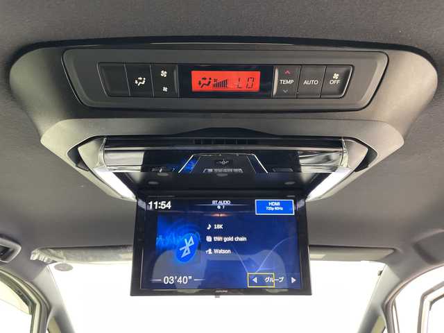 トヨタ ノア Si ダブルバイビー 道央・札幌 2017(平29)年 7.3万km ホワイトパールクリスタルシャイン ・ワンオーナー/・4WD/・寒冷地仕様/・ALPINEナビ&CD&DVD&BT&TV&SD/・両側パワースライドドア/・バックカメラ/・後席フリップダウンモニター/・トヨタセーフティセンス/・クルーズコントロール/・プリクラッシュセーフティ/・クリアランスソナー/・アイドリングストップ/・車線逸脱警報/・横滑り防止装置/・電動格納ミラー/・純正フロアマット/・ハーフレザーシート/・LEDヘッドライト/・オートライト/・オートマチックハイビーム/・スマートキー/・社外AW冬タイヤ積込