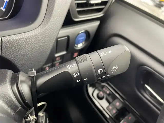 トヨタ ヴォクシー ハイブリッド ZS 煌Ⅲ 埼玉県 2021(令3)年 3.8万km ホワイトパールクリスタルシャイン Toyota Safety Sense/　PCS(プリクラッシュセーフティ)/　LDA（レーンディパーチャーアラート）/　オートマチックハイビーム/　先行車発進告知機能/純正SDナビ/　DTV CD DVD BT SD SDREC/両側パワースライドドア/バックカメラ/ハーフレザーシート/シートヒーター/クルーズコントロール/TRC（トラクションライト）コントロール/純正カメラ一体型ドライブレコーダー　（DRT-H68A）/ビルトインETC/エンジンスタートボタン/スマートキー/スペアキー/純正LEDヘッドライト/オートライト/純正アルミホイール