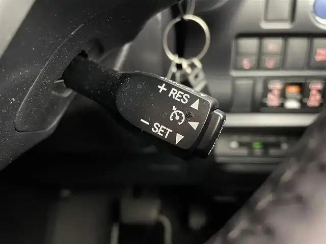 トヨタ ヴォクシー ハイブリッド ZS 煌Ⅲ 埼玉県 2021(令3)年 3.8万km ホワイトパールクリスタルシャイン Toyota Safety Sense/　PCS(プリクラッシュセーフティ)/　LDA（レーンディパーチャーアラート）/　オートマチックハイビーム/　先行車発進告知機能/純正SDナビ/　DTV CD DVD BT SD SDREC/両側パワースライドドア/バックカメラ/ハーフレザーシート/シートヒーター/クルーズコントロール/TRC（トラクションライト）コントロール/純正カメラ一体型ドライブレコーダー　（DRT-H68A）/ビルトインETC/エンジンスタートボタン/スマートキー/スペアキー/純正LEDヘッドライト/オートライト/純正アルミホイール