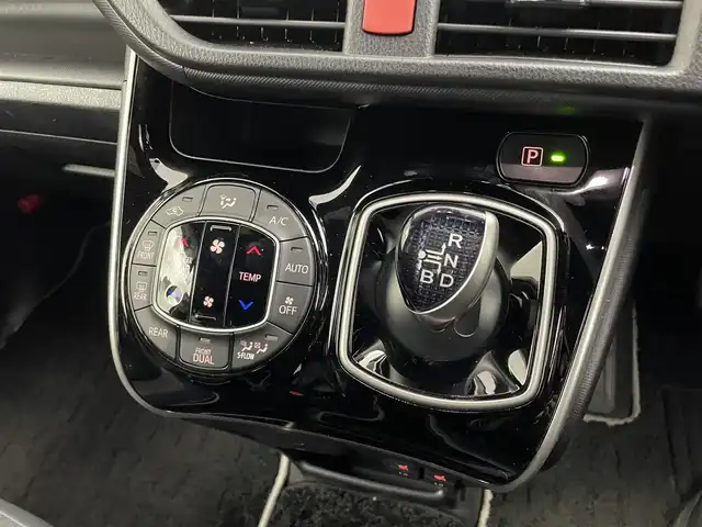 トヨタ ヴォクシー ハイブリッド ZS 煌Ⅲ 埼玉県 2021(令3)年 3.8万km ホワイトパールクリスタルシャイン Toyota Safety Sense/　PCS(プリクラッシュセーフティ)/　LDA（レーンディパーチャーアラート）/　オートマチックハイビーム/　先行車発進告知機能/純正SDナビ/　DTV CD DVD BT SD SDREC/両側パワースライドドア/バックカメラ/ハーフレザーシート/シートヒーター/クルーズコントロール/TRC（トラクションライト）コントロール/純正カメラ一体型ドライブレコーダー　（DRT-H68A）/ビルトインETC/エンジンスタートボタン/スマートキー/スペアキー/純正LEDヘッドライト/オートライト/純正アルミホイール