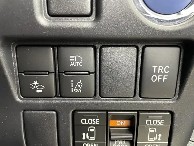 トヨタ ヴォクシー ハイブリッド ZS 煌Ⅲ 埼玉県 2021(令3)年 3.8万km ホワイトパールクリスタルシャイン Toyota Safety Sense/　PCS(プリクラッシュセーフティ)/　LDA（レーンディパーチャーアラート）/　オートマチックハイビーム/　先行車発進告知機能/純正SDナビ/　DTV CD DVD BT SD SDREC/両側パワースライドドア/バックカメラ/ハーフレザーシート/シートヒーター/クルーズコントロール/TRC（トラクションライト）コントロール/純正カメラ一体型ドライブレコーダー　（DRT-H68A）/ビルトインETC/エンジンスタートボタン/スマートキー/スペアキー/純正LEDヘッドライト/オートライト/純正アルミホイール