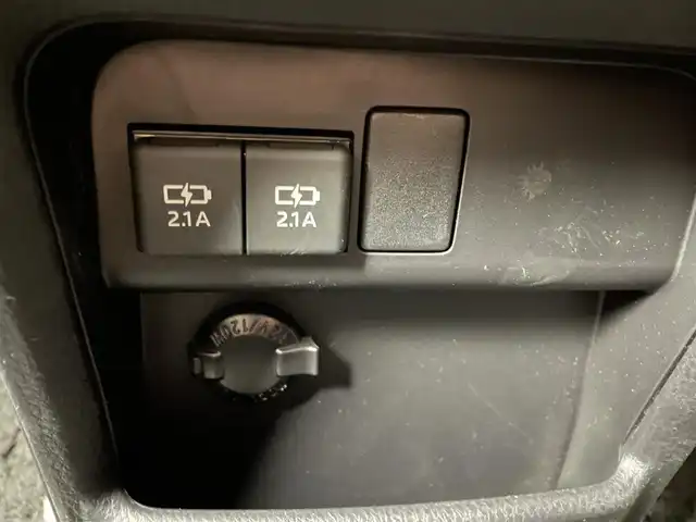 トヨタ ヴォクシー ハイブリッド ZS 煌Ⅲ 埼玉県 2021(令3)年 3.8万km ホワイトパールクリスタルシャイン Toyota Safety Sense/　PCS(プリクラッシュセーフティ)/　LDA（レーンディパーチャーアラート）/　オートマチックハイビーム/　先行車発進告知機能/純正SDナビ/　DTV CD DVD BT SD SDREC/両側パワースライドドア/バックカメラ/ハーフレザーシート/シートヒーター/クルーズコントロール/TRC（トラクションライト）コントロール/純正カメラ一体型ドライブレコーダー　（DRT-H68A）/ビルトインETC/エンジンスタートボタン/スマートキー/スペアキー/純正LEDヘッドライト/オートライト/純正アルミホイール