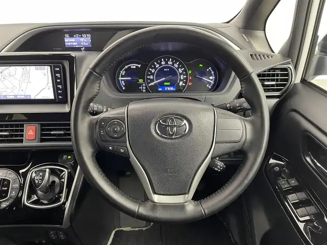 トヨタ ヴォクシー ハイブリッド ZS 煌Ⅲ 埼玉県 2021(令3)年 3.8万km ホワイトパールクリスタルシャイン Toyota Safety Sense/　PCS(プリクラッシュセーフティ)/　LDA（レーンディパーチャーアラート）/　オートマチックハイビーム/　先行車発進告知機能/純正SDナビ/　DTV CD DVD BT SD SDREC/両側パワースライドドア/バックカメラ/ハーフレザーシート/シートヒーター/クルーズコントロール/TRC（トラクションライト）コントロール/純正カメラ一体型ドライブレコーダー　（DRT-H68A）/ビルトインETC/エンジンスタートボタン/スマートキー/スペアキー/純正LEDヘッドライト/オートライト/純正アルミホイール