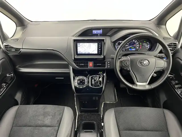 トヨタ ヴォクシー ハイブリッド ZS 煌Ⅲ 埼玉県 2021(令3)年 3.8万km ホワイトパールクリスタルシャイン Toyota Safety Sense/　PCS(プリクラッシュセーフティ)/　LDA（レーンディパーチャーアラート）/　オートマチックハイビーム/　先行車発進告知機能/純正SDナビ/　DTV CD DVD BT SD SDREC/両側パワースライドドア/バックカメラ/ハーフレザーシート/シートヒーター/クルーズコントロール/TRC（トラクションライト）コントロール/純正カメラ一体型ドライブレコーダー　（DRT-H68A）/ビルトインETC/エンジンスタートボタン/スマートキー/スペアキー/純正LEDヘッドライト/オートライト/純正アルミホイール