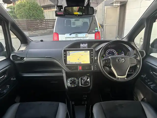 トヨタ エスクァイア ハイブリッド Gi プレミアムパッケージ ブラックテーラード 愛知県 2021(令3)年 6.3万km スパークリングブラックパールクリスタルシャイン ワンオーナー　１０インチナビ　フルセグＴＶ　ＤＶＤ再生　Ｂｌｕｅｔｏｏｔｈ接続　後席１２インチフリップダウン　バックカメラ　ビルトインＥＴＣ２．０　前後ドラレコ　前席シートヒータ　ステアヒータ　ＬＥＤオートハイビーム