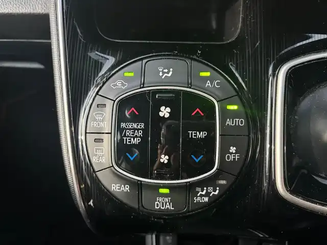 トヨタ エスクァイア ハイブリッド Gi プレミアムパッケージ ブラックテーラード 愛知県 2021(令3)年 6.3万km スパークリングブラックパールクリスタルシャイン ワンオーナー　１０インチナビ　フルセグＴＶ　ＤＶＤ再生　Ｂｌｕｅｔｏｏｔｈ接続　後席１２インチフリップダウン　バックカメラ　ビルトインＥＴＣ２．０　前後ドラレコ　前席シートヒータ　ステアヒータ　ＬＥＤオートハイビーム