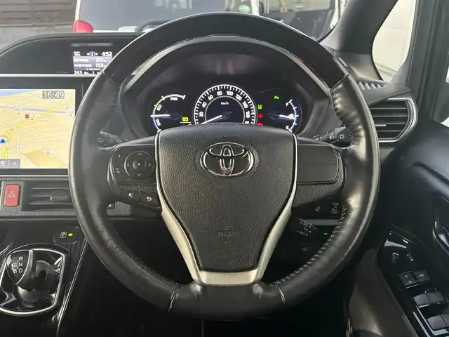 トヨタ エスクァイア ハイブリッド Gi プレミアムパッケージ ブラックテーラード 愛知県 2021(令3)年 6.3万km スパークリングブラックパールクリスタルシャイン ワンオーナー　１０インチナビ　フルセグＴＶ　ＤＶＤ再生　Ｂｌｕｅｔｏｏｔｈ接続　後席１２インチフリップダウン　バックカメラ　ビルトインＥＴＣ２．０　前後ドラレコ　前席シートヒータ　ステアヒータ　ＬＥＤオートハイビーム