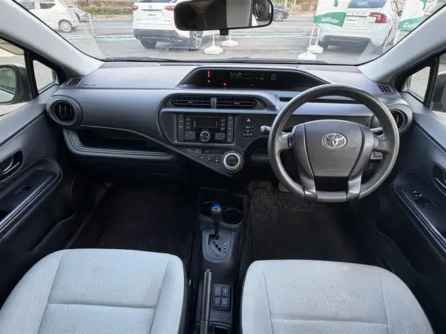 トヨタ アクア L 京都府 2015(平27)年 11.3万km シルバーM ・ワンオーナー/・純正オーディオ/　CD再生/　FM/AM/・電格ミラー/・EVモード/・ECOモード/・スペアキー/・純正マット/・取説/保証書