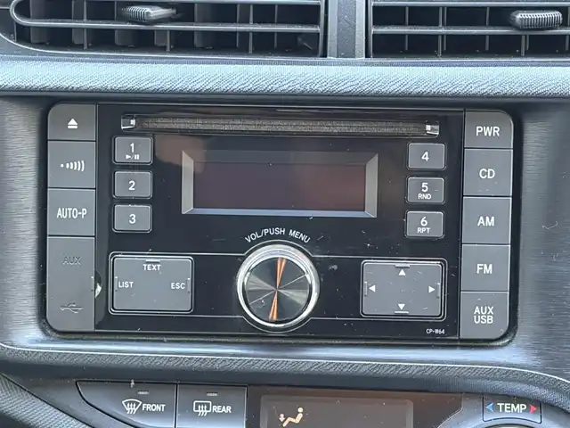 トヨタ アクア L 京都府 2015(平27)年 11.3万km シルバーM ・ワンオーナー/・純正オーディオ/　CD再生/　FM/AM/・電格ミラー/・EVモード/・ECOモード/・スペアキー/・純正マット/・取説/保証書