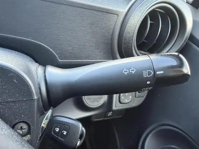 トヨタ アクア L 京都府 2015(平27)年 11.3万km シルバーM ・ワンオーナー/・純正オーディオ/　CD再生/　FM/AM/・電格ミラー/・EVモード/・ECOモード/・スペアキー/・純正マット/・取説/保証書