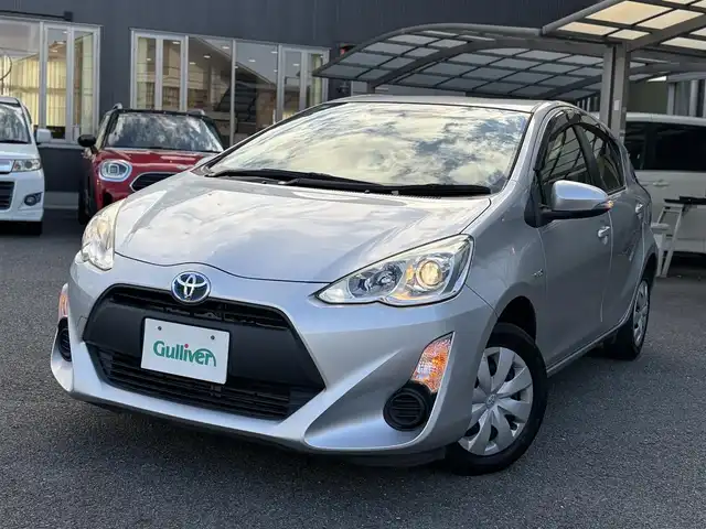 トヨタ アクア L 京都府 2015(平27)年 11.3万km シルバーM ・ワンオーナー/・純正オーディオ/　CD再生/　FM/AM/・電格ミラー/・EVモード/・ECOモード/・スペアキー/・純正マット/・取説/保証書