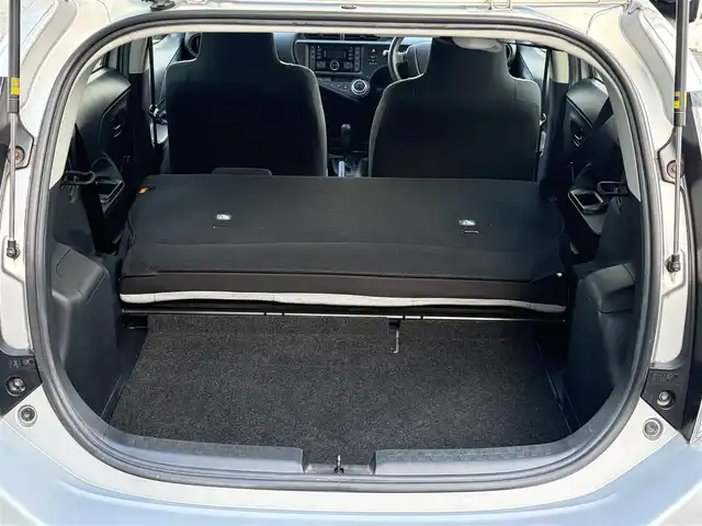 トヨタ アクア L 京都府 2015(平27)年 11.3万km シルバーM ・ワンオーナー/・純正オーディオ/　CD再生/　FM/AM/・電格ミラー/・EVモード/・ECOモード/・スペアキー/・純正マット/・取説/保証書