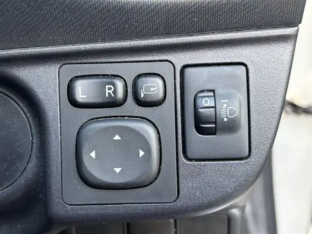 トヨタ アクア L 京都府 2015(平27)年 11.3万km シルバーM ・ワンオーナー/・純正オーディオ/　CD再生/　FM/AM/・電格ミラー/・EVモード/・ECOモード/・スペアキー/・純正マット/・取説/保証書