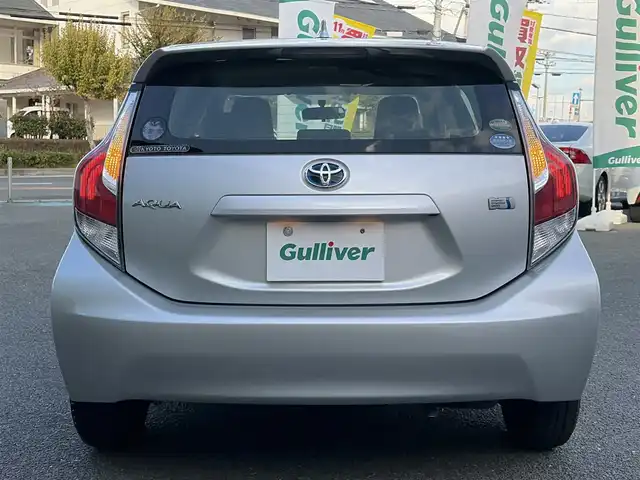 トヨタ アクア L 京都府 2015(平27)年 11.3万km シルバーM ・ワンオーナー/・純正オーディオ/　CD再生/　FM/AM/・電格ミラー/・EVモード/・ECOモード/・スペアキー/・純正マット/・取説/保証書