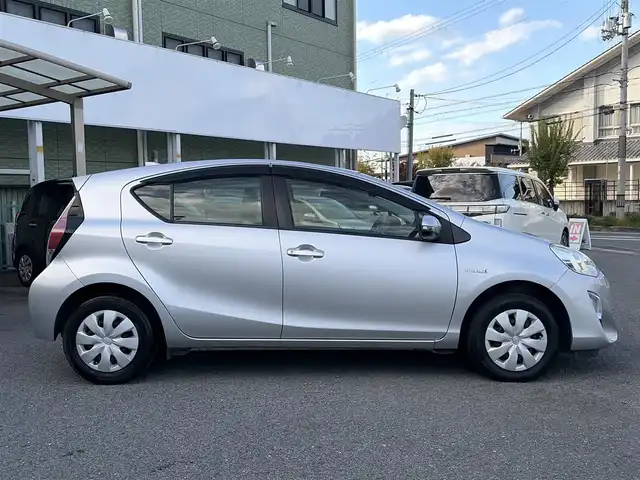 トヨタ アクア L 京都府 2015(平27)年 11.3万km シルバーM ・ワンオーナー/・純正オーディオ/　CD再生/　FM/AM/・電格ミラー/・EVモード/・ECOモード/・スペアキー/・純正マット/・取説/保証書