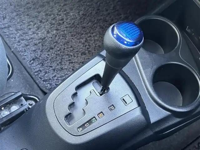 トヨタ アクア L 京都府 2015(平27)年 11.3万km シルバーM ・ワンオーナー/・純正オーディオ/　CD再生/　FM/AM/・電格ミラー/・EVモード/・ECOモード/・スペアキー/・純正マット/・取説/保証書