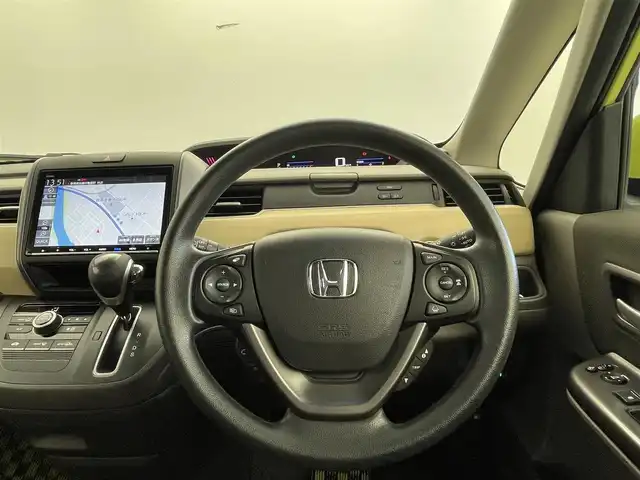 ホンダ フリード G ホンダセンシング 群馬県 2019(平31)年 0.9万km シトロンドロップ 純正９インチナビ　後席モニター　両側パワースライドドア　ホンダセンシング　禁煙車　レーダークルーズコントロール　ビルトインＥＴＣ２．０　ドラレコ　アイドリングストップ　バックカメラ　ワイパーデアイサー