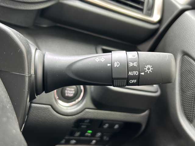 スズキ ソリオ バンディット HV MV 静岡県 2025(令7)年 0.1万km タフカーキパールメタリック 純正ナビ/・CD/DVD/USB/ipod/HDMI/Bluetooth/・apple Carplay/Android Auto/・ラジオ/フルセグTV/主要装備/・レーダークルーズコントロール　/・バックカメラ　/・ＢＳＭ　/・両側パワースライドドア　/・シートヒーター　/・ステアリングリモコン　/・レーンキープアシスト　/・オートライト　/・オートハイビーム　/・アイドリングストップ/・プッシュスタート/・スマートキー/・衝突軽減システム/・横滑り防止/・ヘッドアップディスプレイ/・サイドカメラ/・純正アルミホイール/・コーナーセンサー/・SOSコール/・フォグランプ