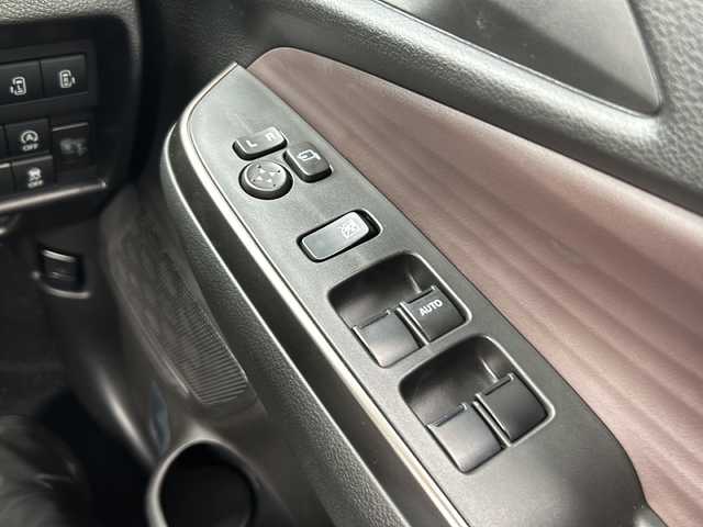 スズキ ソリオ バンディット HV MV 静岡県 2025(令7)年 0.1万km タフカーキパールメタリック 純正ナビ/・CD/DVD/USB/ipod/HDMI/Bluetooth/・apple Carplay/Android Auto/・ラジオ/フルセグTV/主要装備/・レーダークルーズコントロール　/・バックカメラ　/・ＢＳＭ　/・両側パワースライドドア　/・シートヒーター　/・ステアリングリモコン　/・レーンキープアシスト　/・オートライト　/・オートハイビーム　/・アイドリングストップ/・プッシュスタート/・スマートキー/・衝突軽減システム/・横滑り防止/・ヘッドアップディスプレイ/・サイドカメラ/・純正アルミホイール/・コーナーセンサー/・SOSコール/・フォグランプ