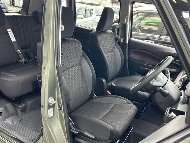 スズキ ソリオ バンディット HV MV 静岡県 2025(令7)年 0.1万km タフカーキパールメタリック 純正ナビ/・CD/DVD/USB/ipod/HDMI/Bluetooth/・apple Carplay/Android Auto/・ラジオ/フルセグTV/主要装備/・レーダークルーズコントロール　/・バックカメラ　/・ＢＳＭ　/・両側パワースライドドア　/・シートヒーター　/・ステアリングリモコン　/・レーンキープアシスト　/・オートライト　/・オートハイビーム　/・アイドリングストップ/・プッシュスタート/・スマートキー/・衝突軽減システム/・横滑り防止/・ヘッドアップディスプレイ/・サイドカメラ/・純正アルミホイール/・コーナーセンサー/・SOSコール/・フォグランプ