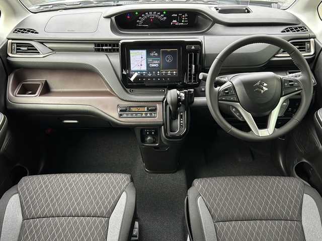 スズキ ソリオ バンディット HV MV 静岡県 2025(令7)年 0.1万km タフカーキパールメタリック 純正ナビ/・CD/DVD/USB/ipod/HDMI/Bluetooth/・apple Carplay/Android Auto/・ラジオ/フルセグTV/主要装備/・レーダークルーズコントロール　/・バックカメラ　/・ＢＳＭ　/・両側パワースライドドア　/・シートヒーター　/・ステアリングリモコン　/・レーンキープアシスト　/・オートライト　/・オートハイビーム　/・アイドリングストップ/・プッシュスタート/・スマートキー/・衝突軽減システム/・横滑り防止/・ヘッドアップディスプレイ/・サイドカメラ/・純正アルミホイール/・コーナーセンサー/・SOSコール/・フォグランプ