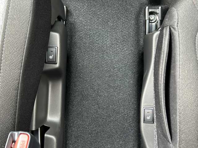 スズキ ソリオ バンディット HV MV 静岡県 2025(令7)年 0.1万km タフカーキパールメタリック 純正ナビ/・CD/DVD/USB/ipod/HDMI/Bluetooth/・apple Carplay/Android Auto/・ラジオ/フルセグTV/主要装備/・レーダークルーズコントロール　/・バックカメラ　/・ＢＳＭ　/・両側パワースライドドア　/・シートヒーター　/・ステアリングリモコン　/・レーンキープアシスト　/・オートライト　/・オートハイビーム　/・アイドリングストップ/・プッシュスタート/・スマートキー/・衝突軽減システム/・横滑り防止/・ヘッドアップディスプレイ/・サイドカメラ/・純正アルミホイール/・コーナーセンサー/・SOSコール/・フォグランプ