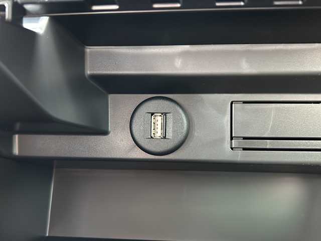 スズキ ソリオ バンディット HV MV 静岡県 2025(令7)年 0.1万km タフカーキパールメタリック 純正ナビ/・CD/DVD/USB/ipod/HDMI/Bluetooth/・apple Carplay/Android Auto/・ラジオ/フルセグTV/主要装備/・レーダークルーズコントロール　/・バックカメラ　/・ＢＳＭ　/・両側パワースライドドア　/・シートヒーター　/・ステアリングリモコン　/・レーンキープアシスト　/・オートライト　/・オートハイビーム　/・アイドリングストップ/・プッシュスタート/・スマートキー/・衝突軽減システム/・横滑り防止/・ヘッドアップディスプレイ/・サイドカメラ/・純正アルミホイール/・コーナーセンサー/・SOSコール/・フォグランプ