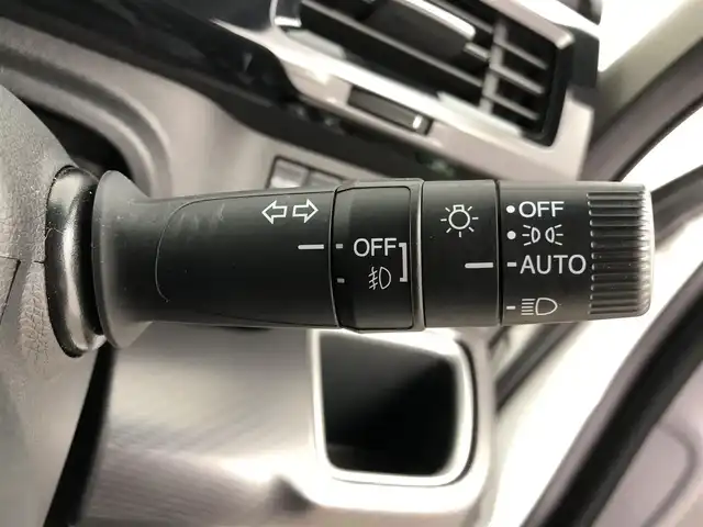 ホンダ ステップワゴン スパーダ eHEV G ホンダS 愛知県 2022(令4)年 4.5万km プラチナホワイトパール １０インチ純正ナビ　/フリップダウンモニター　/アドバンスドルームミラー　/バックカメラ　/衝突軽減ブレーキ　/ＨＤＭＩ／ＵＳＢ　/両側パワースライドドア　/ＥＴＣ２．０　/前後ドラレコ　/電子パーキング　/ＬＥＤオートライト　/スマートキー