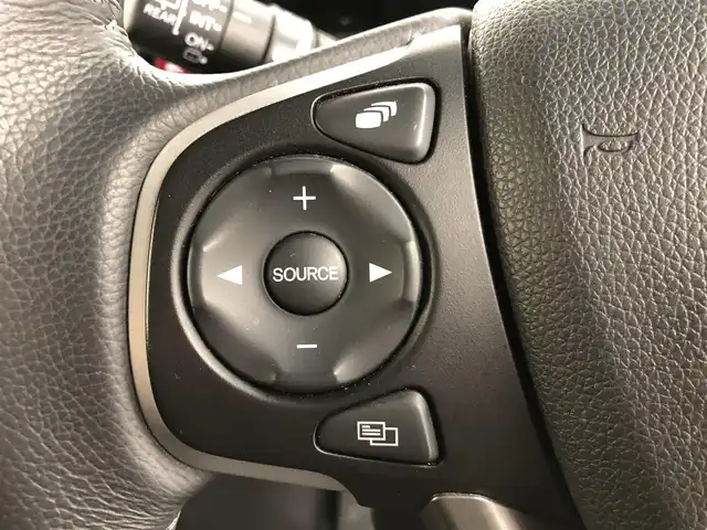 ホンダ ステップワゴン スパーダ eHEV G ホンダS 愛知県 2022(令4)年 4.5万km プラチナホワイトパール １０インチ純正ナビ　/フリップダウンモニター　/アドバンスドルームミラー　/バックカメラ　/衝突軽減ブレーキ　/ＨＤＭＩ／ＵＳＢ　/両側パワースライドドア　/ＥＴＣ２．０　/前後ドラレコ　/電子パーキング　/ＬＥＤオートライト　/スマートキー