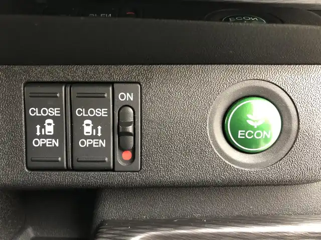 ホンダ ステップワゴン スパーダ eHEV G ホンダS 愛知県 2022(令4)年 4.5万km プラチナホワイトパール １０インチ純正ナビ　/フリップダウンモニター　/アドバンスドルームミラー　/バックカメラ　/衝突軽減ブレーキ　/ＨＤＭＩ／ＵＳＢ　/両側パワースライドドア　/ＥＴＣ２．０　/前後ドラレコ　/電子パーキング　/ＬＥＤオートライト　/スマートキー