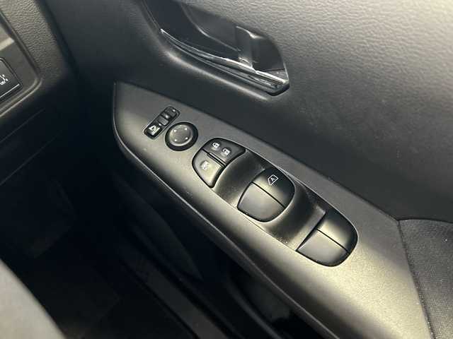 日産 セレナ e－パワー ハイウェイスター V 千葉県 2020(令2)年 6万km ブリリアントホワイトパール ナビ　全方位カメラ　フルセグ　ＣＤ／ＤＶＤ　ＢＴ　ＡＵＸ　ＵＳＢ　リアフリップダウンモニター　両側パワースライドドア　ＥＴＣ　エマージェンシーブレーキ　コーナーセンサー　ＬＥＤライト　踏み間違い防止