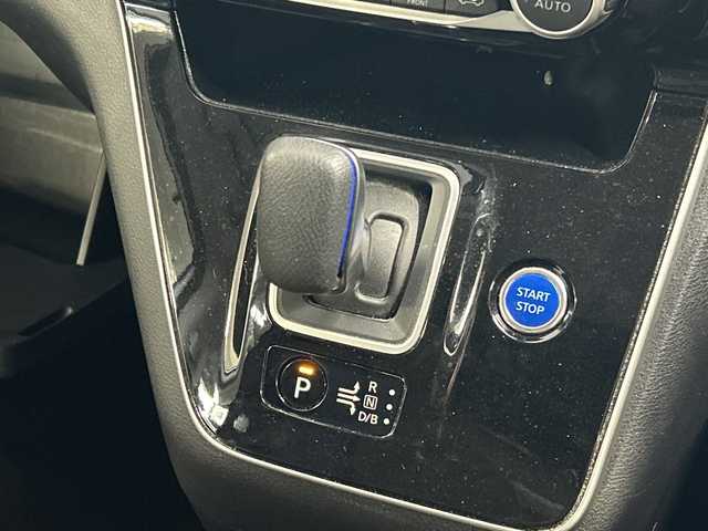 日産 セレナ e－パワー ハイウェイスター V 千葉県 2020(令2)年 6万km ブリリアントホワイトパール ナビ　全方位カメラ　フルセグ　ＣＤ／ＤＶＤ　ＢＴ　ＡＵＸ　ＵＳＢ　リアフリップダウンモニター　両側パワースライドドア　ＥＴＣ　エマージェンシーブレーキ　コーナーセンサー　ＬＥＤライト　踏み間違い防止