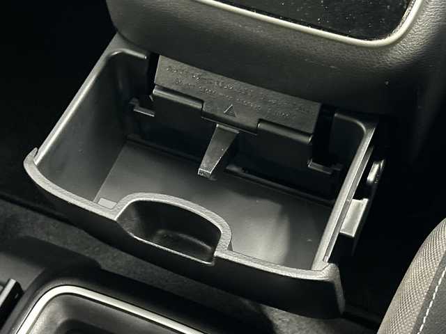 日産 セレナ e－パワー ハイウェイスター V 千葉県 2020(令2)年 6万km ブリリアントホワイトパール ナビ　全方位カメラ　フルセグ　ＣＤ／ＤＶＤ　ＢＴ　ＡＵＸ　ＵＳＢ　リアフリップダウンモニター　両側パワースライドドア　ＥＴＣ　エマージェンシーブレーキ　コーナーセンサー　ＬＥＤライト　踏み間違い防止