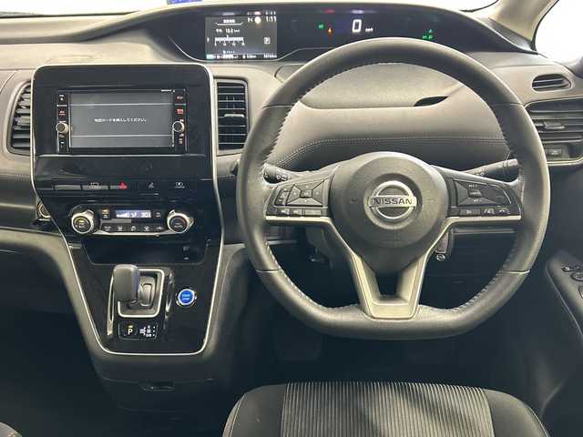 日産 セレナ e－パワー ハイウェイスター V 千葉県 2020(令2)年 6万km ブリリアントホワイトパール ナビ　全方位カメラ　フルセグ　ＣＤ／ＤＶＤ　ＢＴ　ＡＵＸ　ＵＳＢ　リアフリップダウンモニター　両側パワースライドドア　ＥＴＣ　エマージェンシーブレーキ　コーナーセンサー　ＬＥＤライト　踏み間違い防止