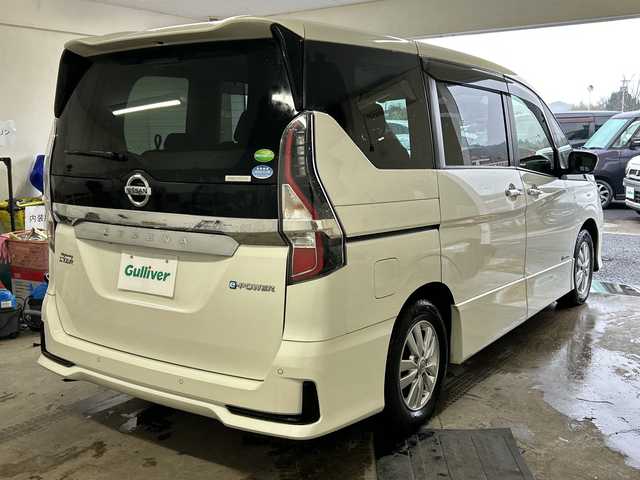 日産 セレナ e－パワー ハイウェイスター V 千葉県 2020(令2)年 6万km ブリリアントホワイトパール ナビ　全方位カメラ　フルセグ　ＣＤ／ＤＶＤ　ＢＴ　ＡＵＸ　ＵＳＢ　リアフリップダウンモニター　両側パワースライドドア　ＥＴＣ　エマージェンシーブレーキ　コーナーセンサー　ＬＥＤライト　踏み間違い防止