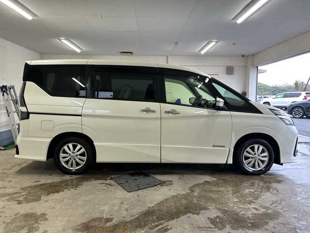 日産 セレナ e－パワー ハイウェイスター V 千葉県 2020(令2)年 6万km ブリリアントホワイトパール ナビ　全方位カメラ　フルセグ　ＣＤ／ＤＶＤ　ＢＴ　ＡＵＸ　ＵＳＢ　リアフリップダウンモニター　両側パワースライドドア　ＥＴＣ　エマージェンシーブレーキ　コーナーセンサー　ＬＥＤライト　踏み間違い防止