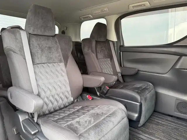 トヨタ アルファード S Aパッケージ 富山県 2019(令1)年 4.9万km グラファイトM 4WD/純正10型ナビ(BT/CD/DVD)/フルセグTV/パワースライドドア(両側)/バックカメラ/ビルトインETC2.0/純正ドライブレコーダー/純正12.1型後席ディスプレイ/レーダークルーズコントロール/セーフティセンス/・プリクラッシュセーフティ/・ロードサインアシスト/・レーントレーシングアシスト/・オートマチックハイビーム/ブラック加飾2眼LEDヘッドランプ/デュアルオートエアコン/木目調/革巻きコンビステアリング/助手席マニュアルオットマン/2列目リラックスキャプテンシート/純正18インチアルミホイール/スマートエントリー/プッシュスタートシステム/禁煙車