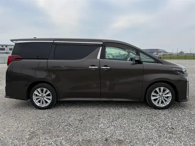 トヨタ アルファード S Aパッケージ 富山県 2019(令1)年 4.9万km グラファイトM 4WD/純正10型ナビ(BT/CD/DVD)/フルセグTV/パワースライドドア(両側)/バックカメラ/ビルトインETC2.0/純正ドライブレコーダー/純正12.1型後席ディスプレイ/レーダークルーズコントロール/セーフティセンス/・プリクラッシュセーフティ/・ロードサインアシスト/・レーントレーシングアシスト/・オートマチックハイビーム/ブラック加飾2眼LEDヘッドランプ/デュアルオートエアコン/木目調/革巻きコンビステアリング/助手席マニュアルオットマン/2列目リラックスキャプテンシート/純正18インチアルミホイール/スマートエントリー/プッシュスタートシステム/禁煙車