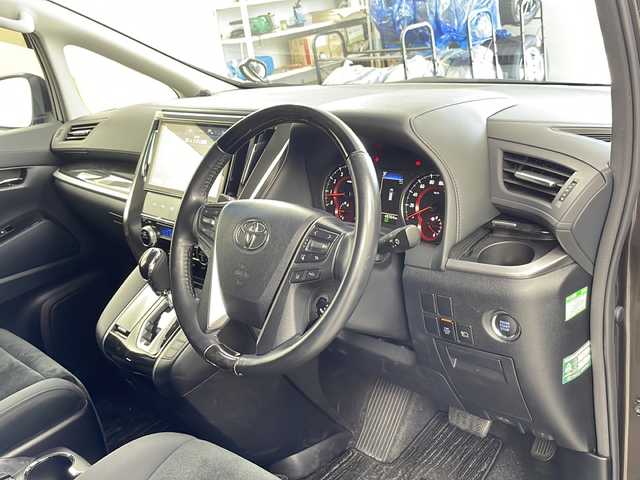 トヨタ アルファード S Aパッケージ 道央・札幌 2019(令1)年 4.9万km グラファイトM 4WD/純正10型ナビ(BT/CD/DVD)/フルセグTV/パワースライドドア(両側)/バックカメラ/ビルトインETC2.0/純正ドライブレコーダー/純正12.1型後席ディスプレイ/レーダークルーズコントロール/セーフティセンス/・プリクラッシュセーフティ/・ロードサインアシスト/・レーントレーシングアシスト/・オートマチックハイビーム/パワーバックドア/ブラック加飾2眼LEDヘッドランプ/デュアルオートエアコン/木目調/革巻きコンビステアリング/助手席マニュアルオットマン/2列目リラックスキャプテンシート/純正18インチアルミホイール/スマートエントリー/プッシュスタートシステム/禁煙車