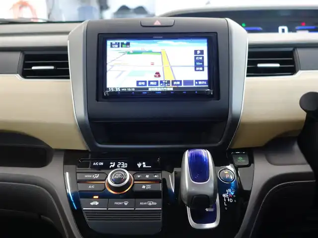 ホンダ フリード ハイブリット G ホンダセンシング 静岡県 2018(平30)年 7.3万km ホワイトオーキッドパール 禁煙車/車検R9年1月26日/ホンダセンシング/　・衝突軽減ブレーキ/　・歩行者事故低減ステアリング/　・アダプティブクルーズコントロール/　・車線維持支援システム/　・路外逸脱抑制機能/　・誤発進抑制機能/　・先行車発進お知らせ機能/　・標識認識機能/アクティブコーナリングランプ/社外KENWOOD  MDV-L504  SDナビ/　iPod/USB/SD/DVD/CD/地デジTV/FM/AM/BT/バックカメラ/ビルトインETC/社外KENWOOD  ドライブレコーダー/両側パワースライドドア/LEDヘッドライト/社外15インチアルミホイール/SRSエアバッグ/　サイド/カーテン/スマートキー/プッシュスタート/社外フロアマット/保証書