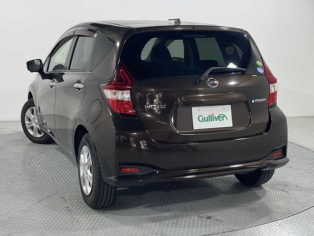 日産 ノート e－パワー X 広島県 2017(平29)年 5.6万km インペリアルアンバーP 禁煙車/純正ナビ(MM317D-W)/アラウンドビューモニター/インテリジェントルームミラー/インテリジェントエマージェンシーブレーキ/車線逸脱警報/踏み間違い衝突防止アシスト/フロントバックソナー/ハイビームアシスト/ETC/オートライト/純正ホイールキャップ(185/70/R14)/エアバッグ(運転席/助手席)