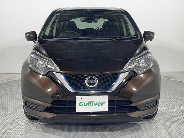日産 ノート e－パワー X 広島県 2017(平29)年 5.6万km インペリアルアンバーP 禁煙車/純正ナビ(MM317D-W)/アラウンドビューモニター/インテリジェントルームミラー/インテリジェントエマージェンシーブレーキ/車線逸脱警報/踏み間違い衝突防止アシスト/フロントバックソナー/ハイビームアシスト/ETC/オートライト/純正ホイールキャップ(185/70/R14)/エアバッグ(運転席/助手席)