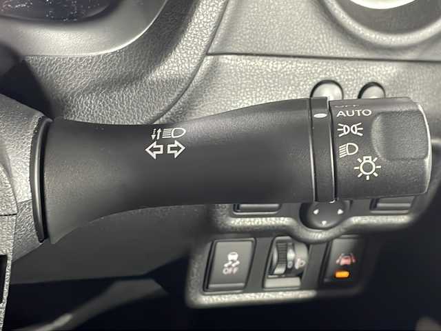 日産 ノート e－パワー X 広島県 2017(平29)年 5.6万km インペリアルアンバーP 禁煙車/純正ナビ(MM317D-W)/アラウンドビューモニター/インテリジェントルームミラー/インテリジェントエマージェンシーブレーキ/車線逸脱警報/踏み間違い衝突防止アシスト/フロントバックソナー/ハイビームアシスト/ETC/オートライト/純正ホイールキャップ(185/70/R14)/エアバッグ(運転席/助手席)